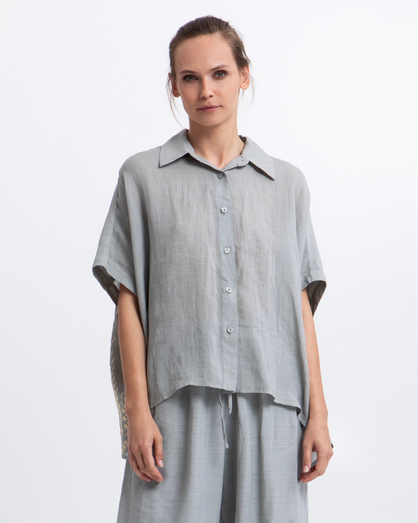 shirt grape s/s 100% ramie, 100% pl embr. thread