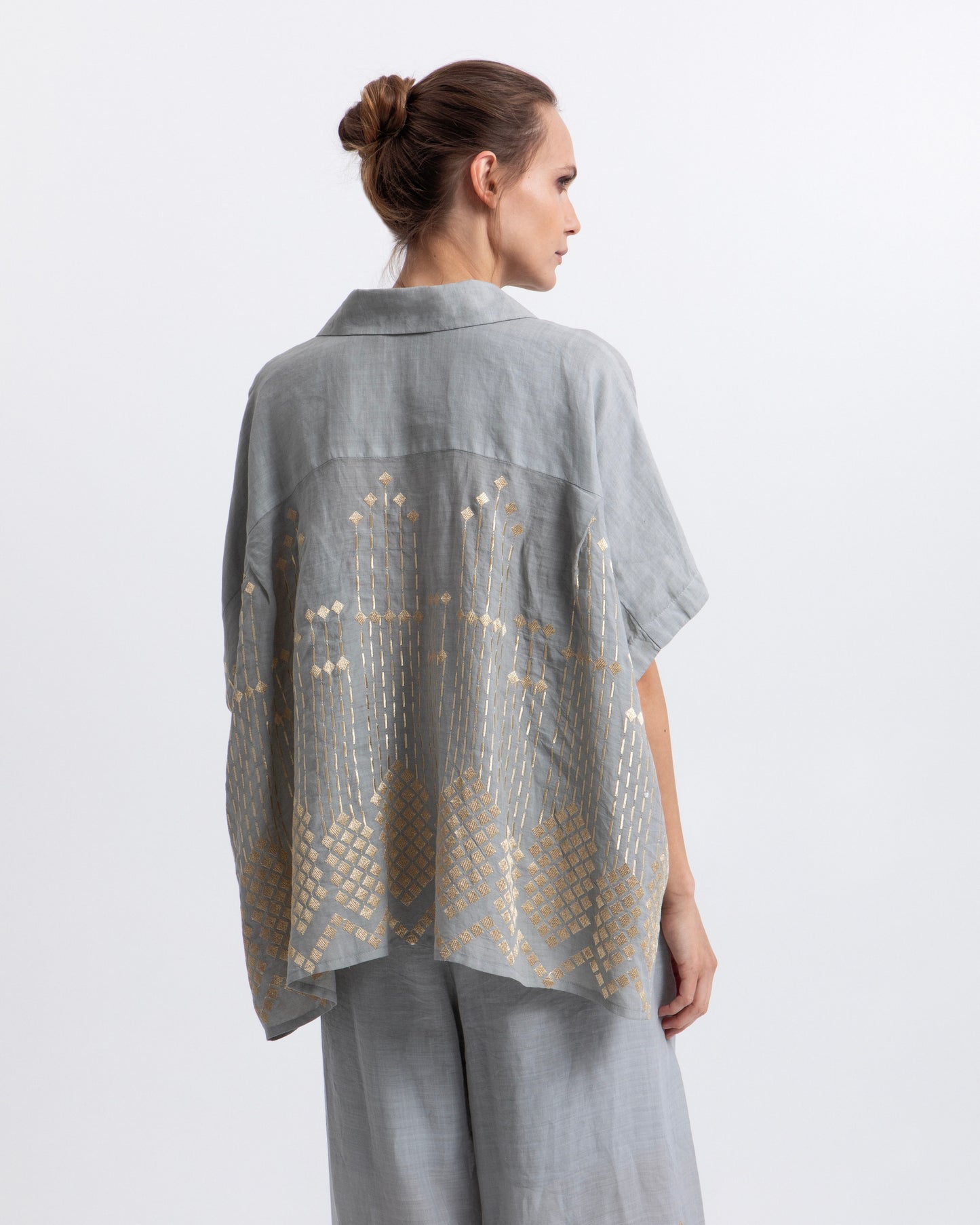 shirt grape s/s 100% ramie, 100% pl embr. thread