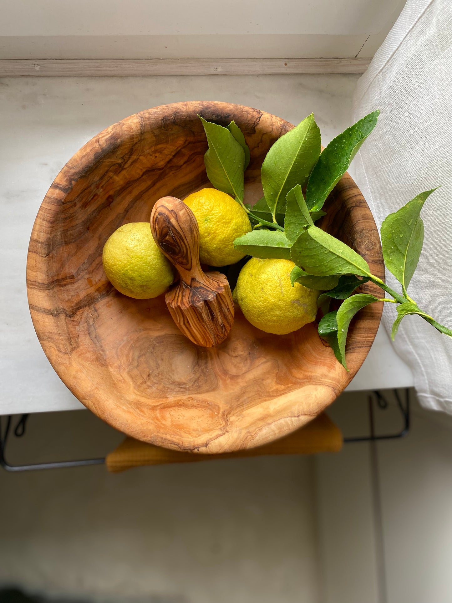 Fruit bowl Olive wood